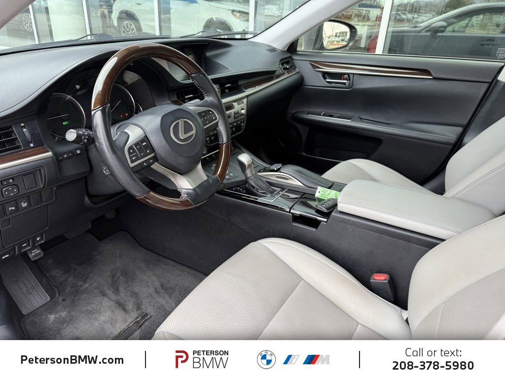 Used 2016 Lexus ES 300h image 3