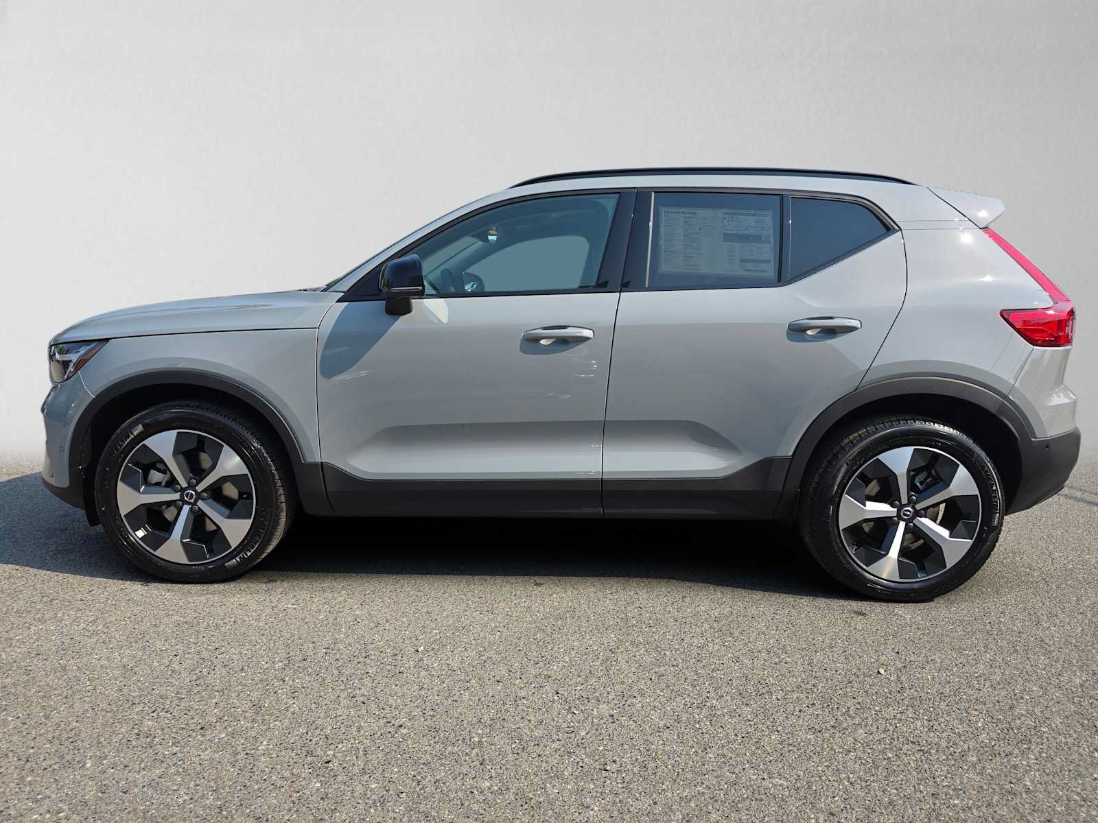 New 2026 Volvo XC40 B5 Plus w/ Protection Package Premier AWD/4WD image 6