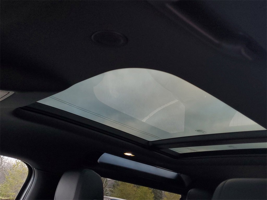 Used 2022 Land Rover Defender 90 X-Dynamic S image 9