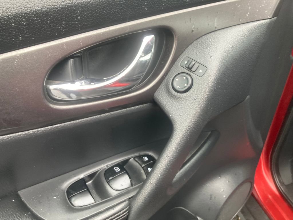 Used 2016 Nissan Rogue S image 14