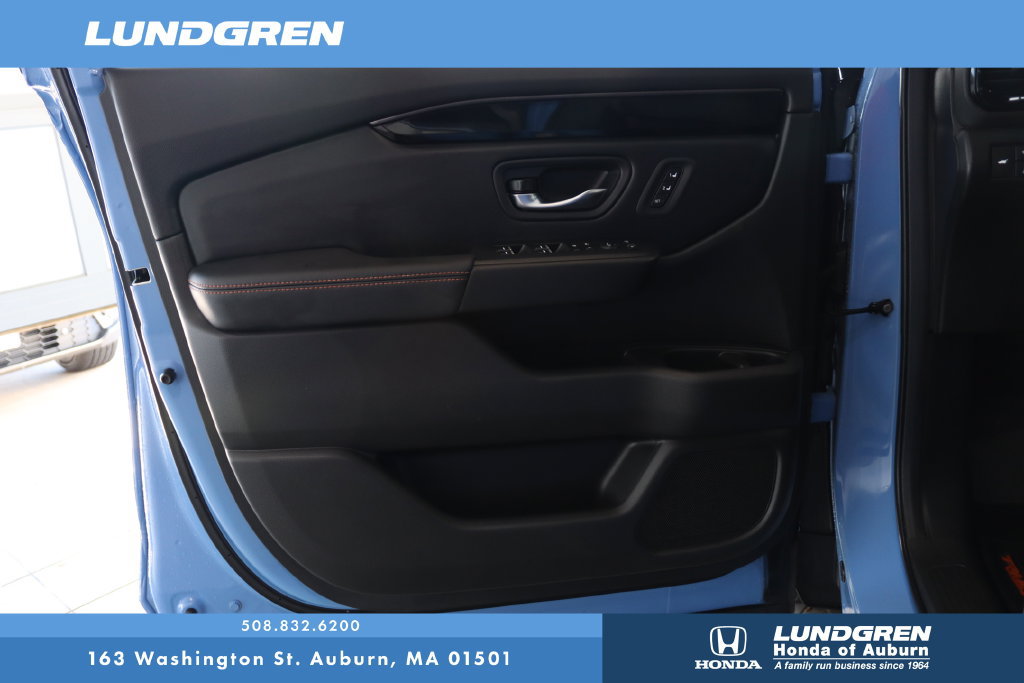 Used 2025 Honda Pilot TrailSport image 9