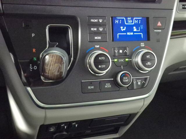 Used 2016 Toyota Sienna XLE Premium image 18