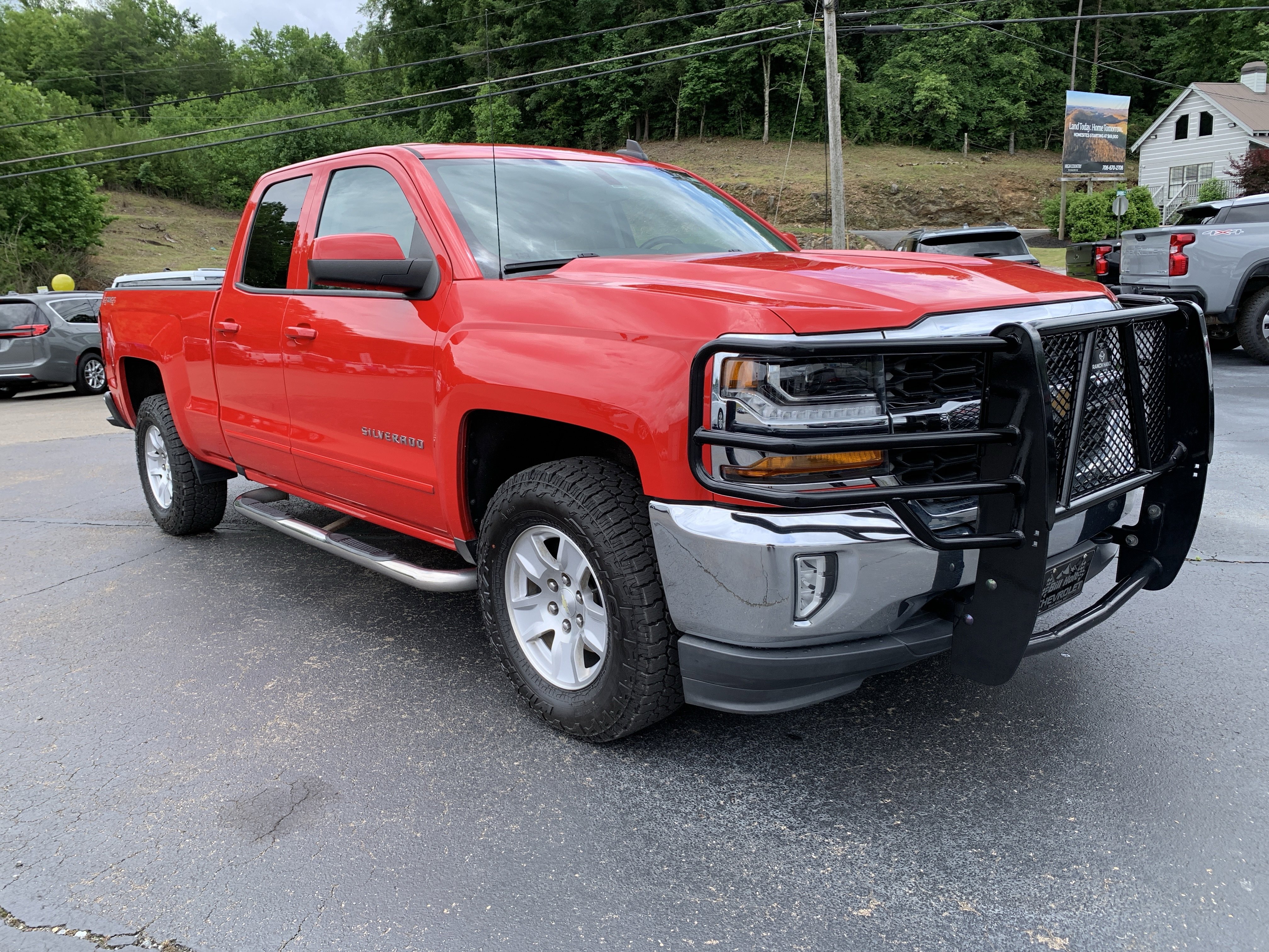 Used 2017 Chevrolet Silverado 1500 LT w/ All Star Edition AWD/4WD image 10