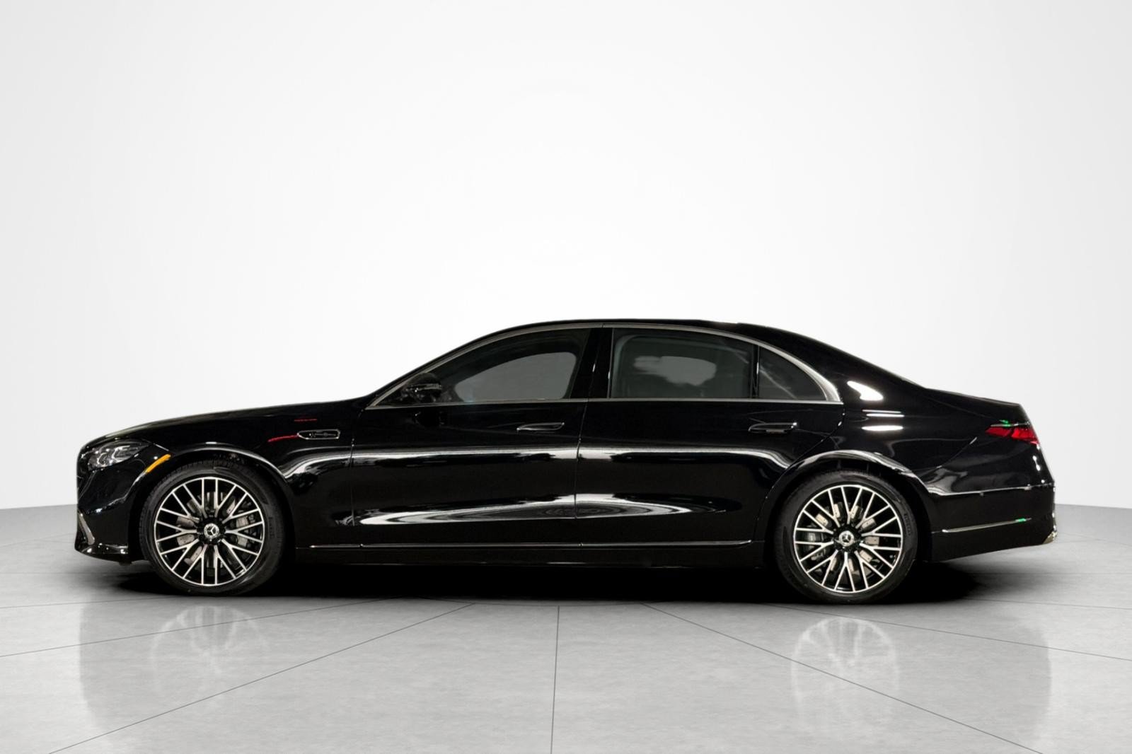 New 2027 Mercedes-Benz S 580 4MATIC Sedan image 2
