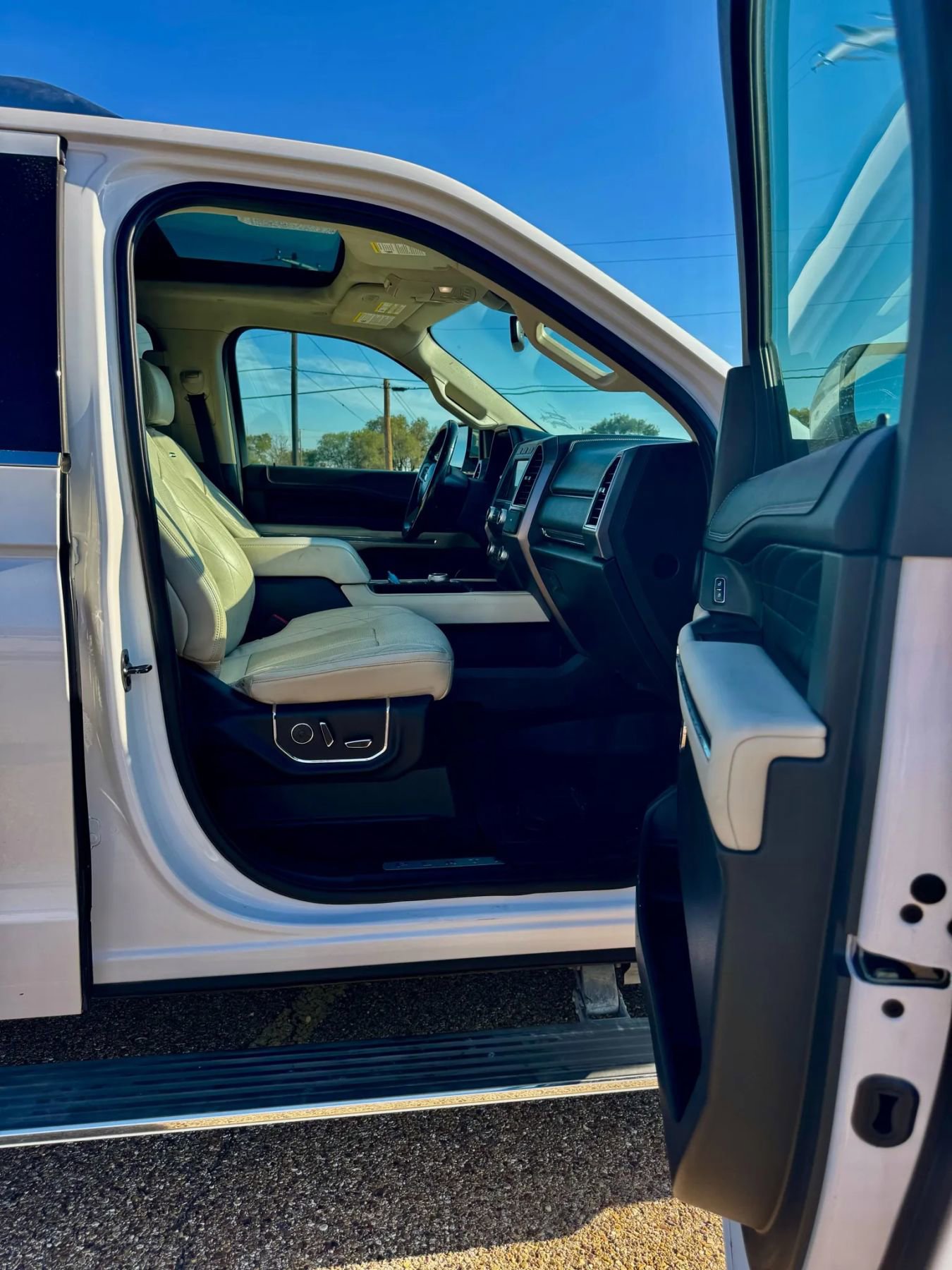 Used 2018 Ford Expedition Platinum image 16