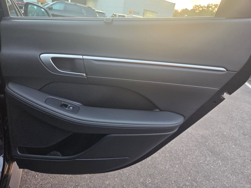 Used 2025 Hyundai Sonata Limited FWD image 32