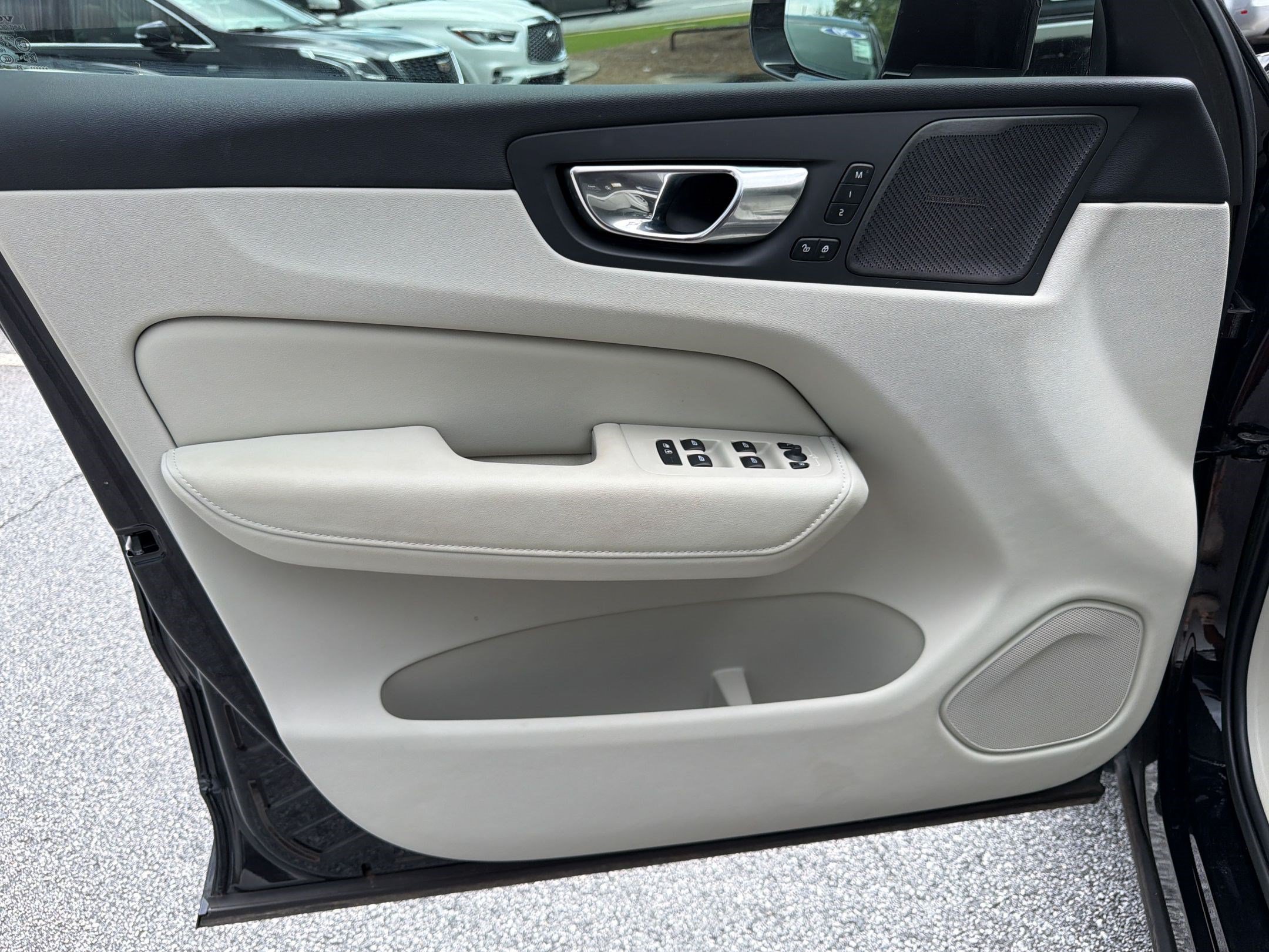 Used 2023 Volvo XC60 B5 Plus w/ Protection Package Premier FWD image 21