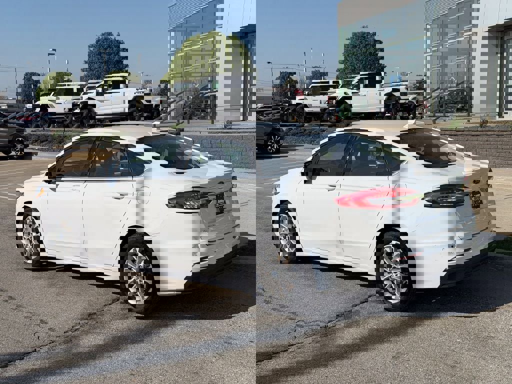 Certified 2020 Ford Fusion SE FWD image 3