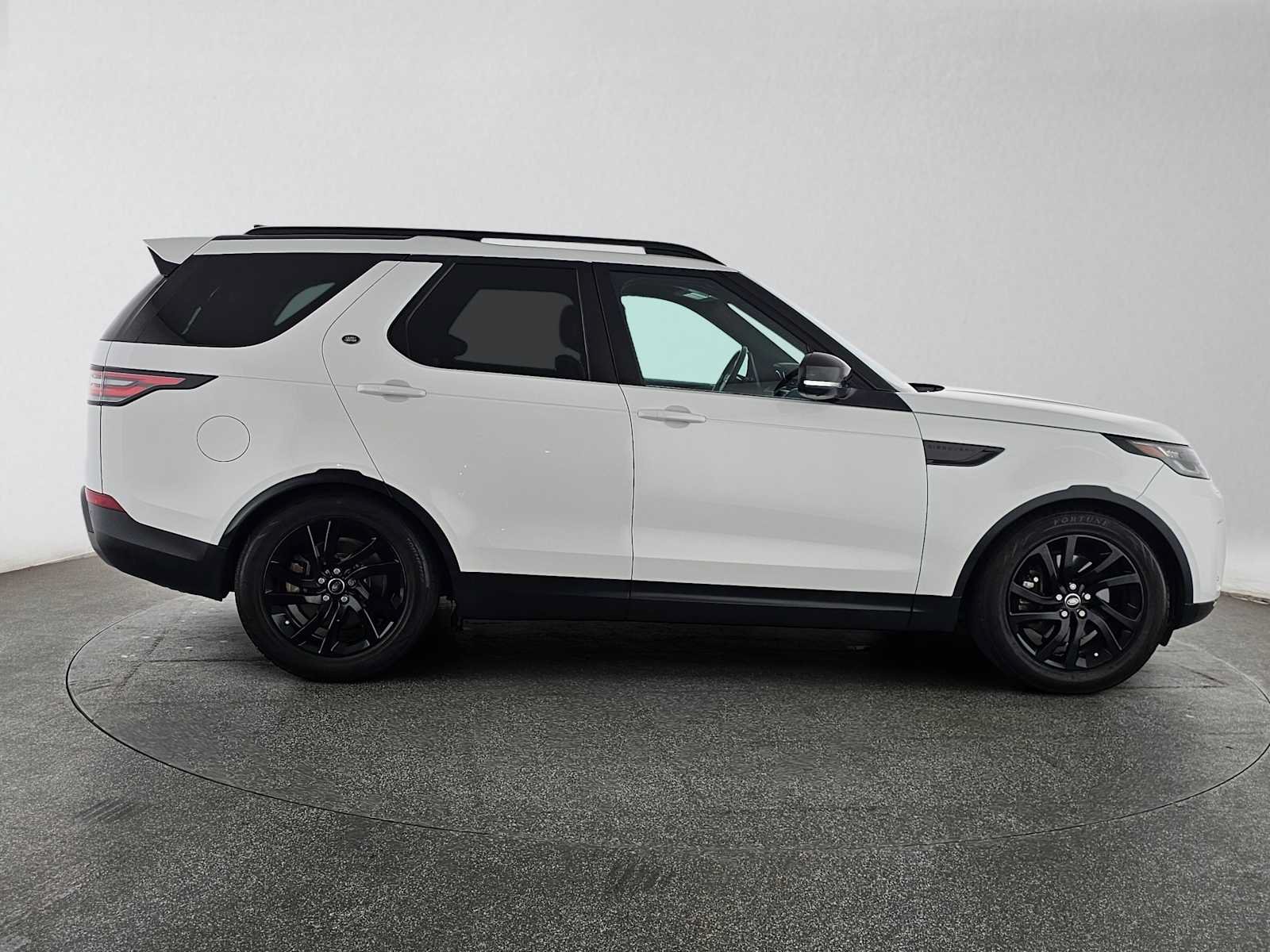 Used 2017 Land Rover Discovery HSE AWD/4WD image 6