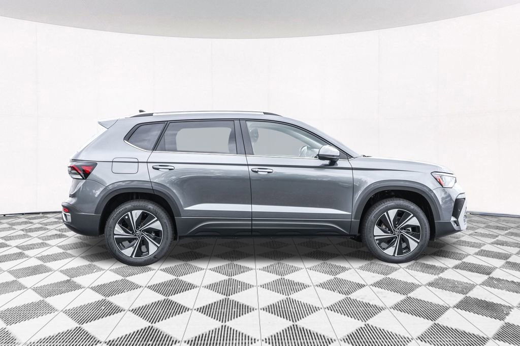 Used 2025 Volkswagen Taos SE image 9