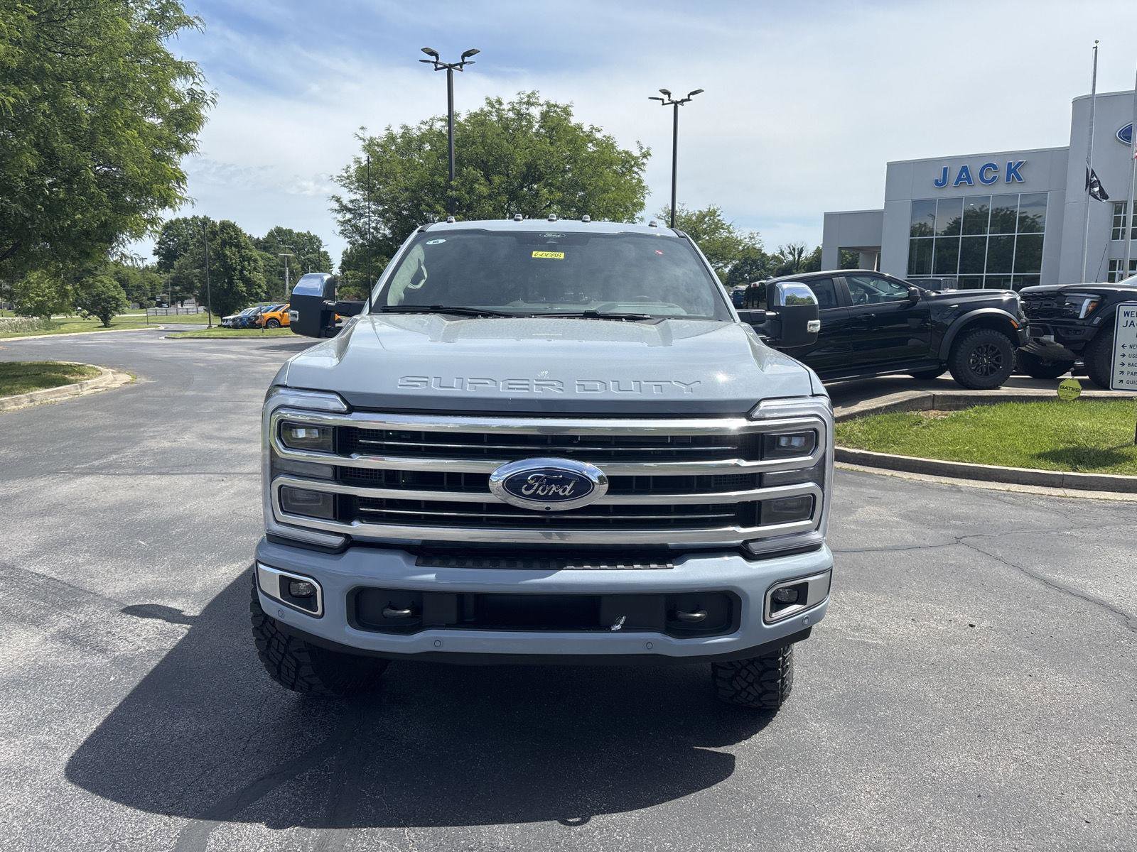 New 2026 Ford F350 Platinum w/ Platinum Plus Package AWD/4WD image 2