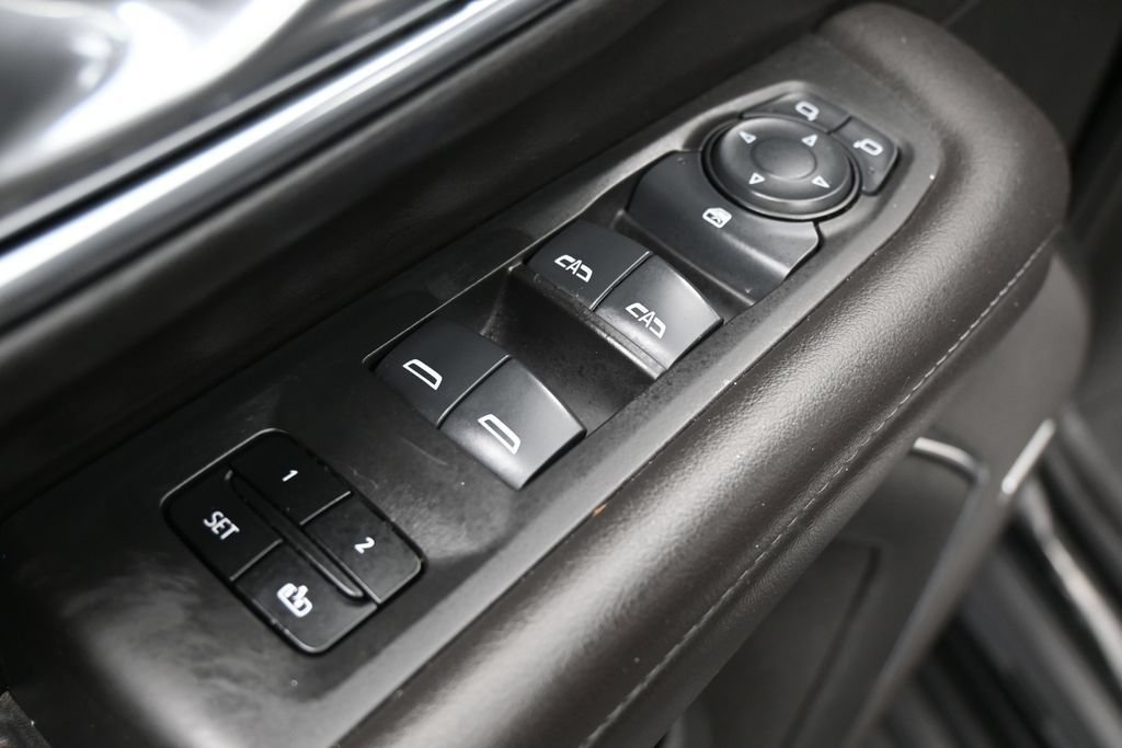 Used 2024 Chevrolet Suburban LT RWD image 14