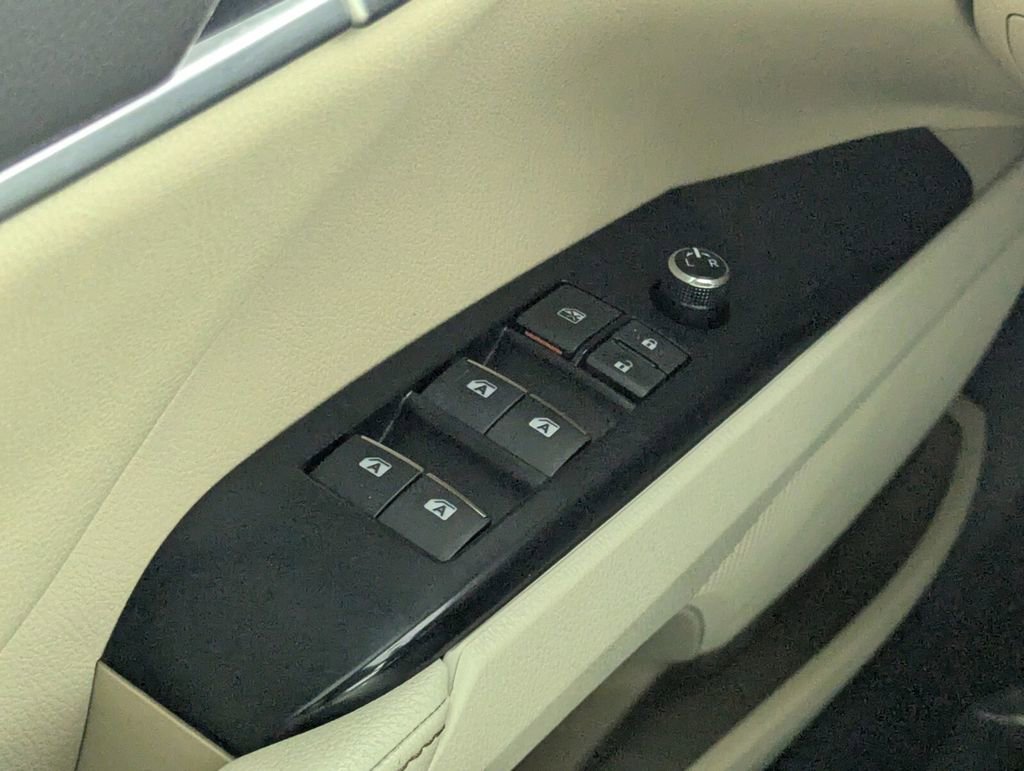 Used 2020 Toyota Camry XLE image 15