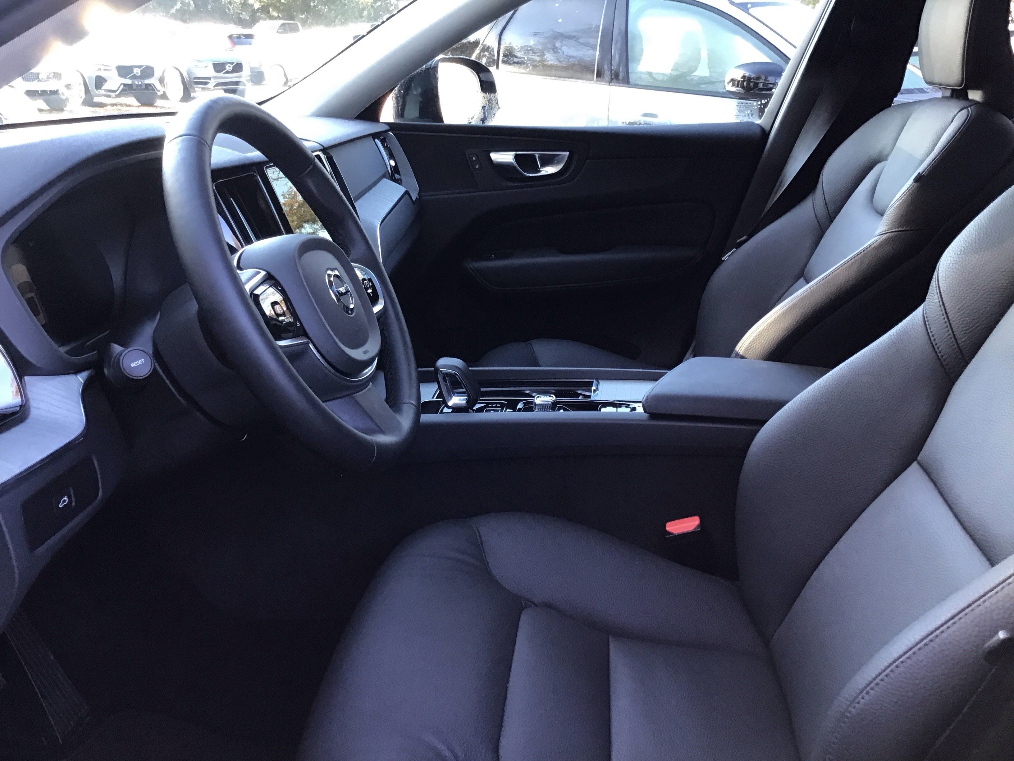 Certified 2025 Volvo XC60 B5 Plus image 16