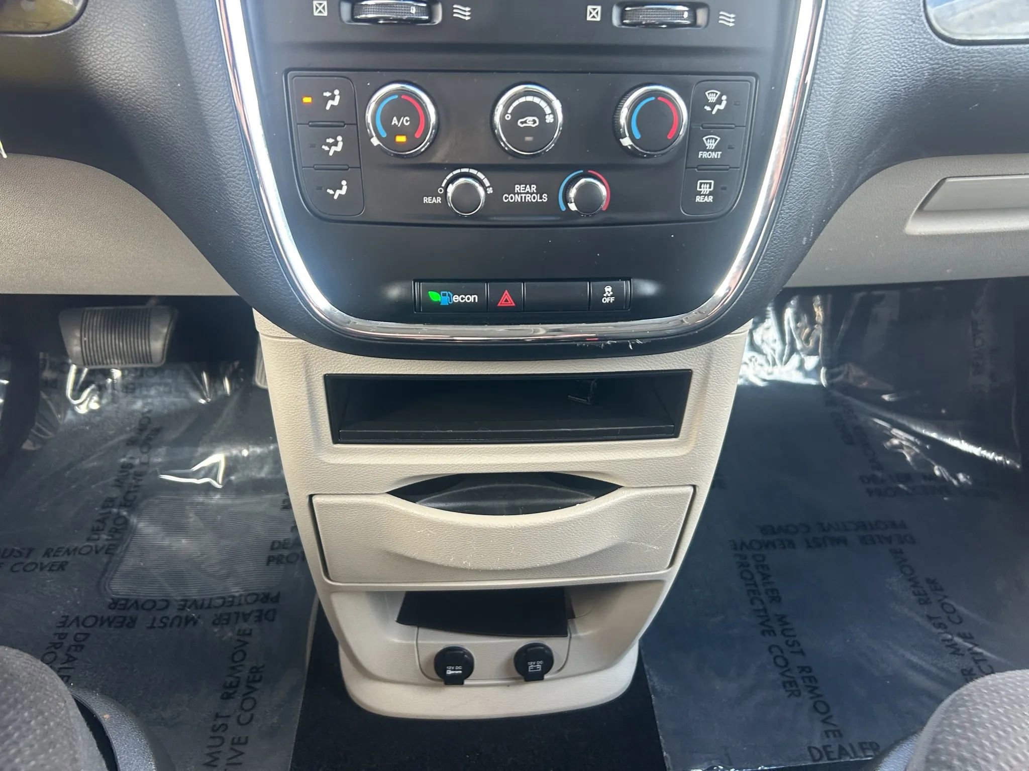 Used 2019 Dodge Grand Caravan SE w/ UConnect Hands-Free Group image 20