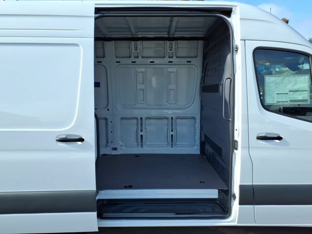 New 2025 Mercedes-Benz eSprinter 170 Cargo image 23