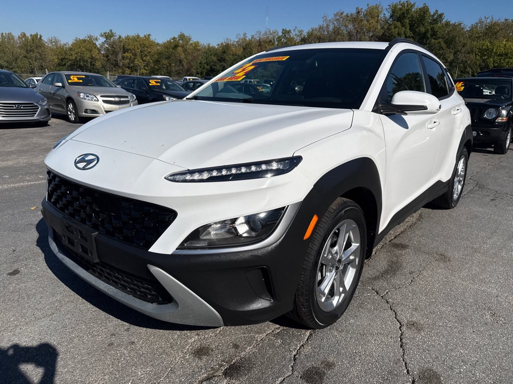 Used 2022 Hyundai Kona SEL w/ Cargo Package FWD image 2