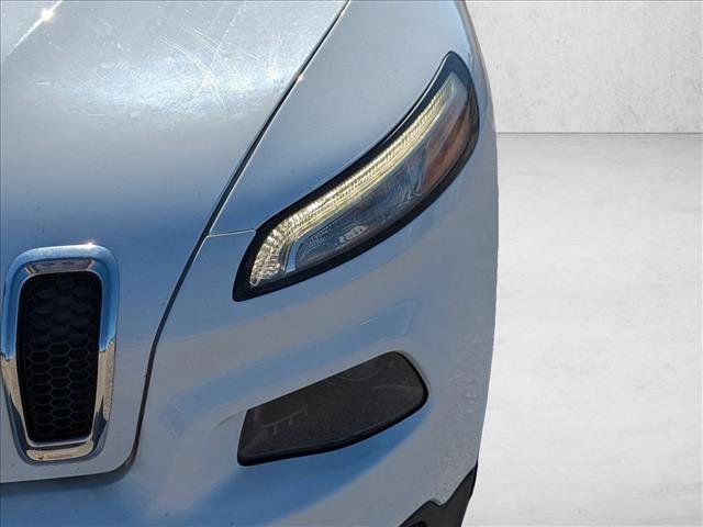 Used 2016 Jeep Cherokee Latitude image 9