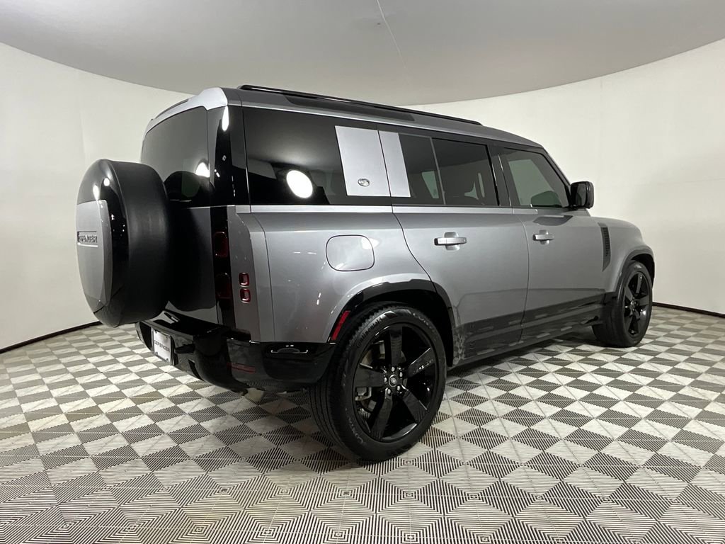 Certified 2024 Land Rover Defender 110 X-Dynamic SE AWD/4WD image 4