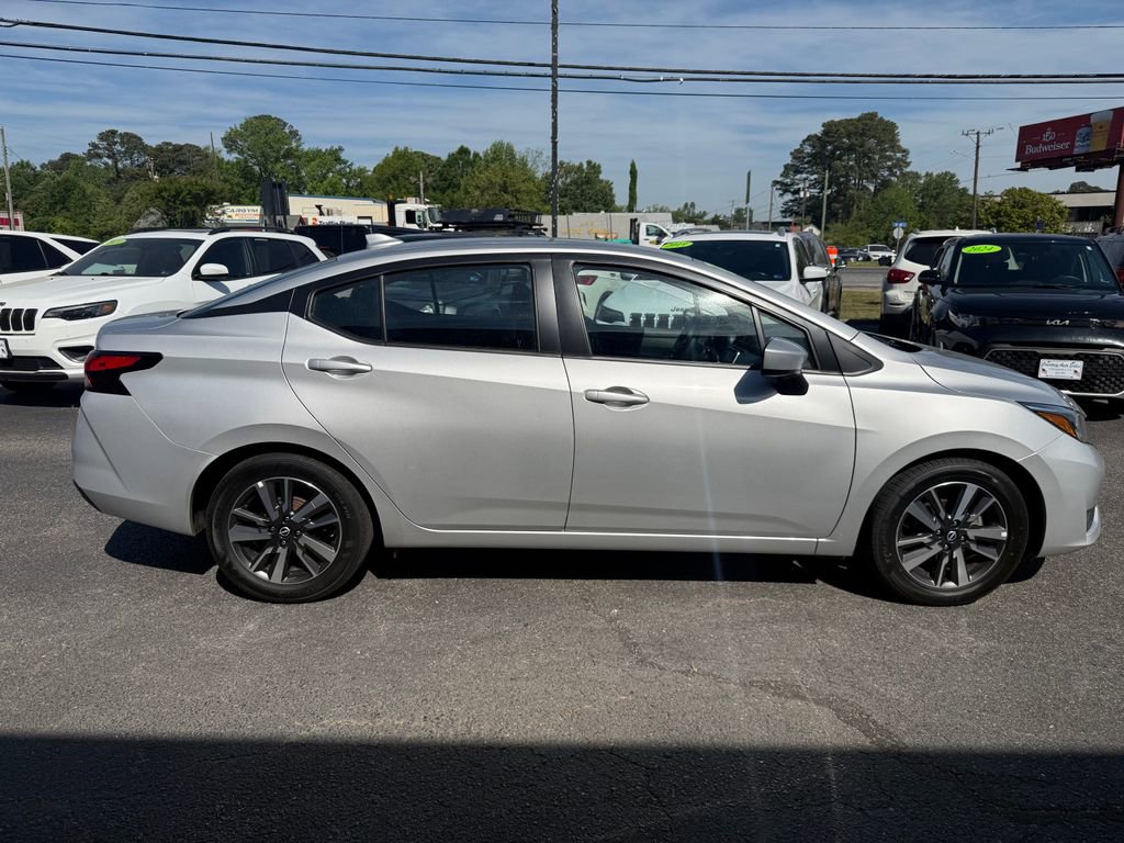Used 2025 Nissan Versa SV image 9