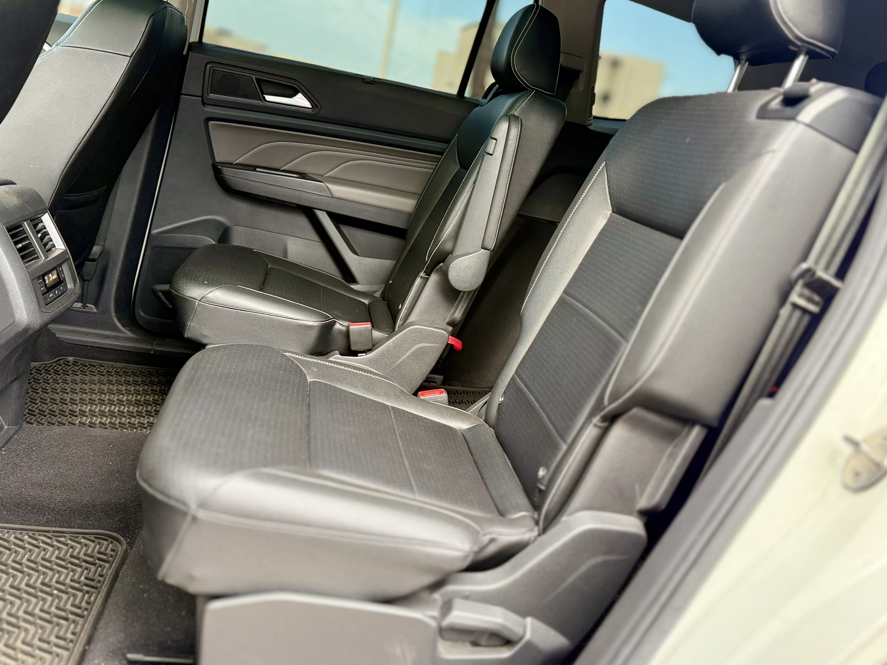 Used 2021 Volkswagen Atlas SE w/ Panoramic Sunroof Package FWD image 26