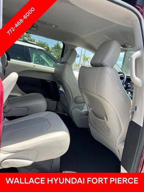 Used 2019 Chrysler Pacifica Touring-L w/ Advanced Safetytec Group FWD image 6
