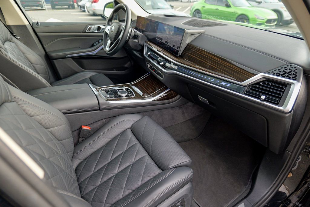 Used 2024 BMW X7 xDrive40i image 41
