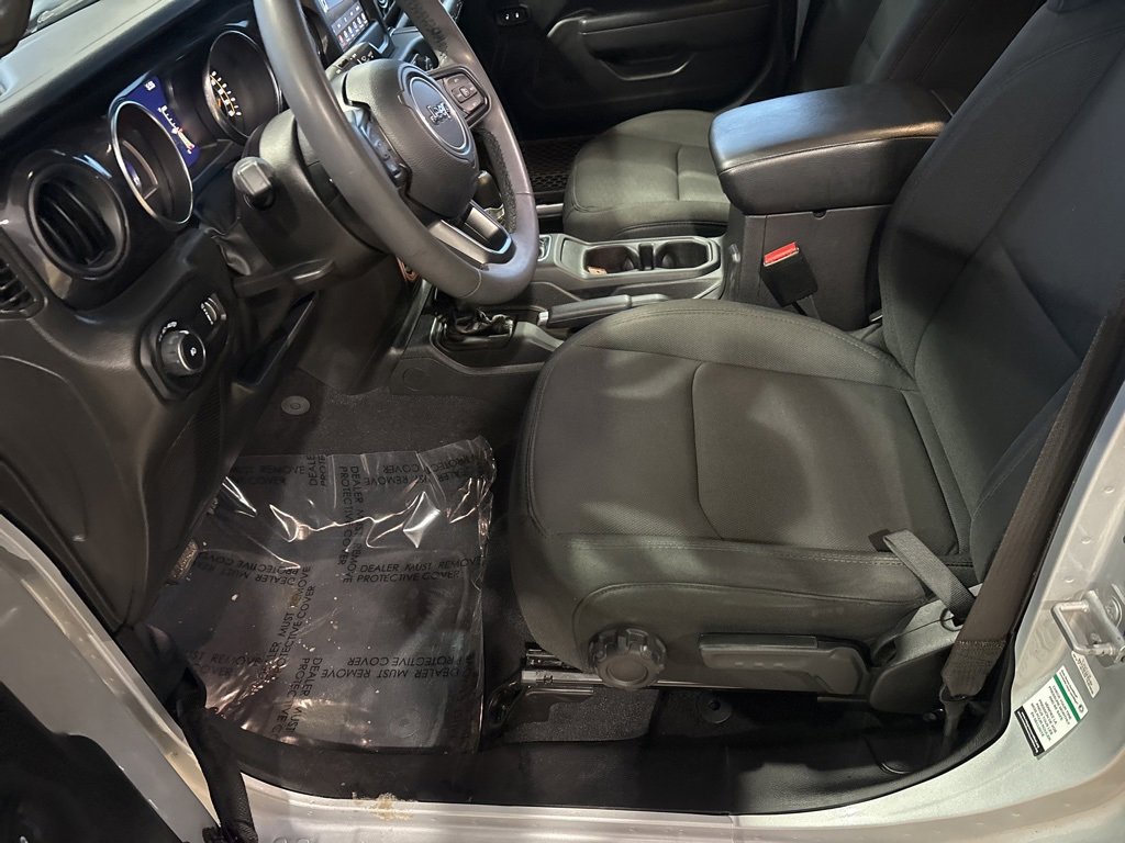 Used 2023 Jeep Wrangler Sport image 7