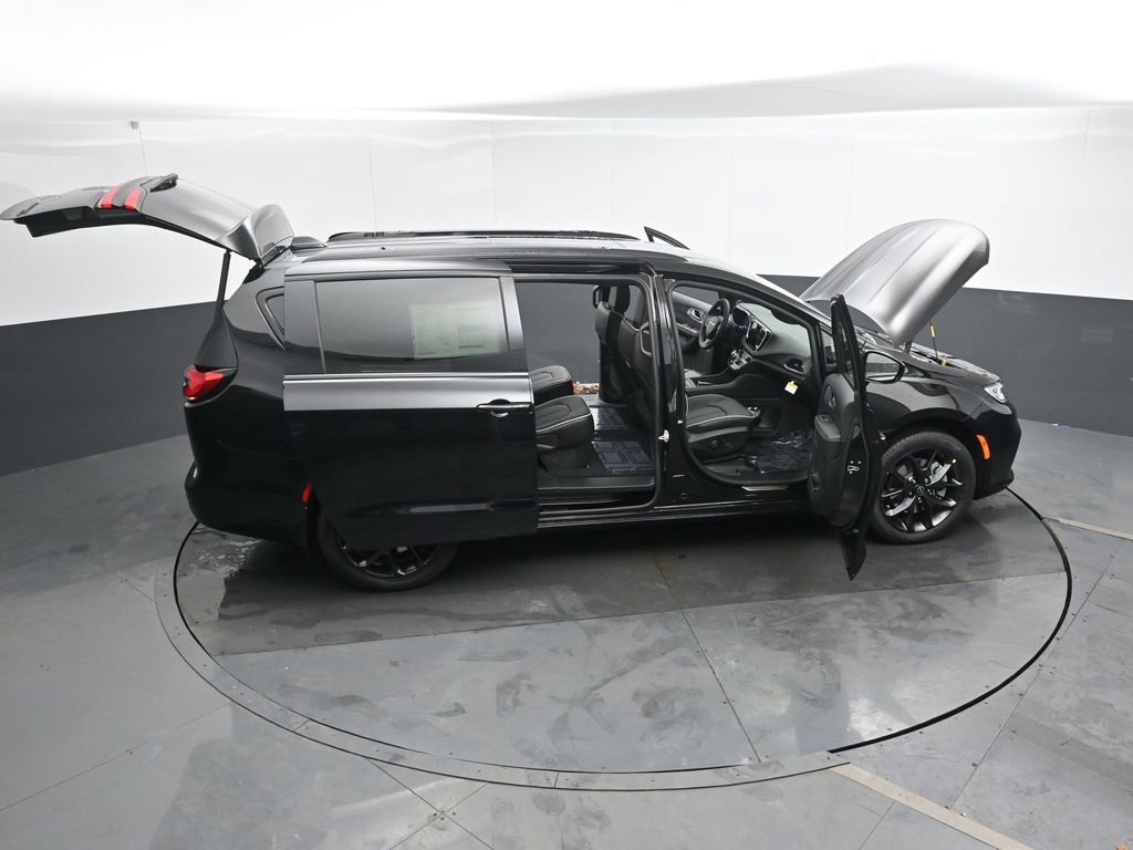 New 2026 Chrysler Pacifica Limited w/ S Appearance Package AWD/4WD image 48