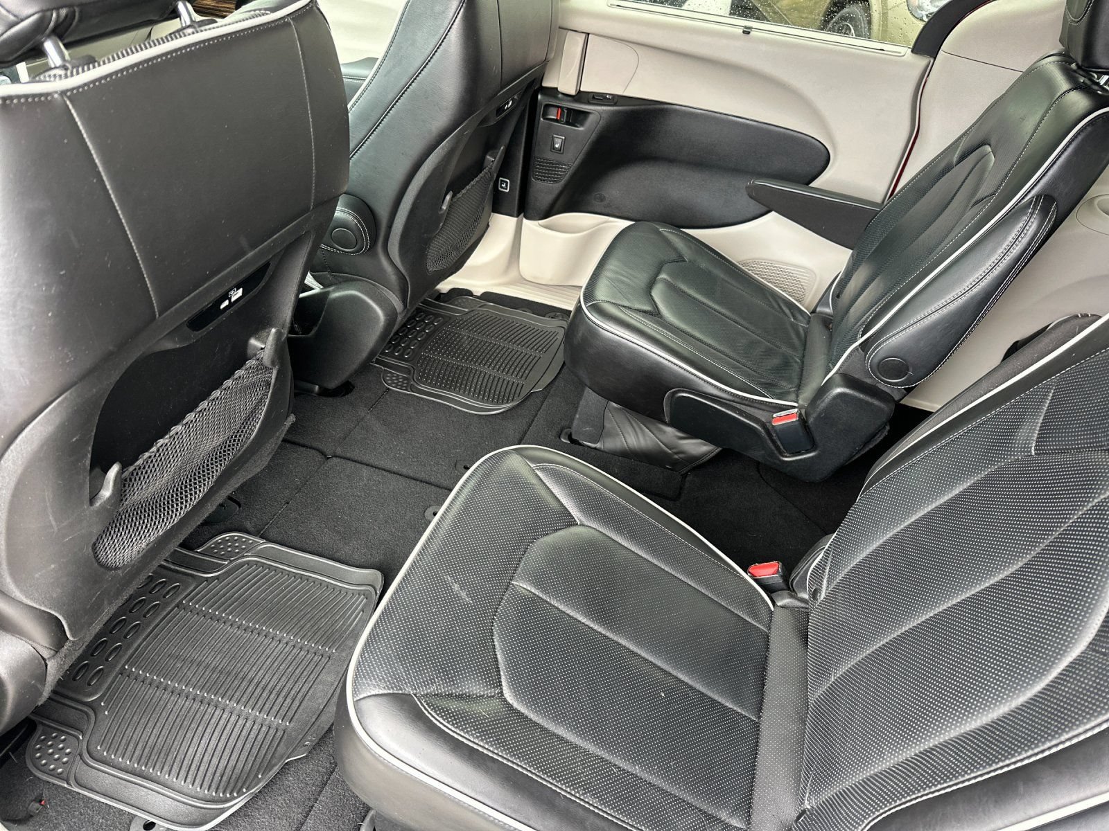 Used 2023 Chrysler Pacifica Limited FWD image 14