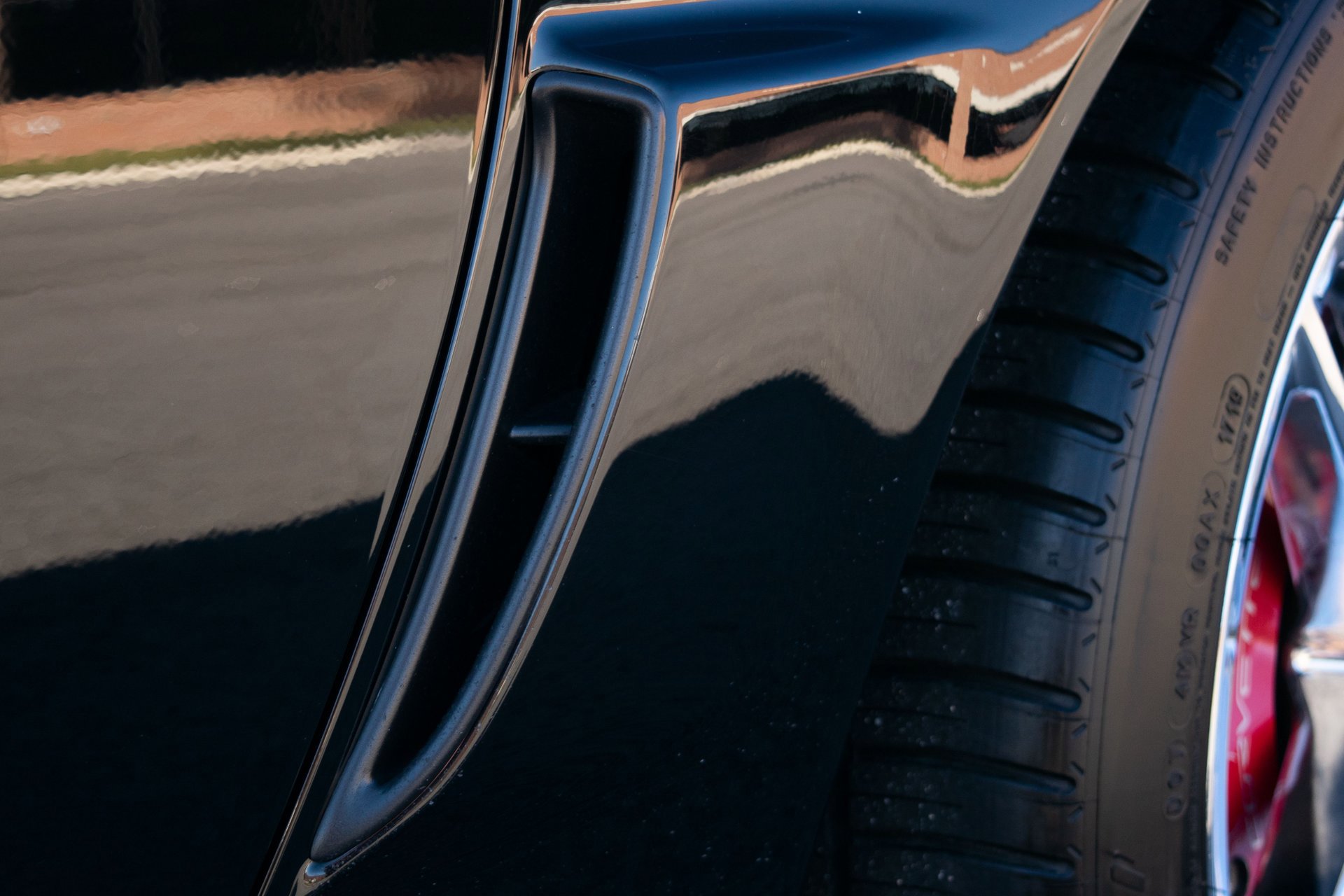 Used 2007 Chevrolet Corvette Z06 w/ Preferred Equipment Group image 18