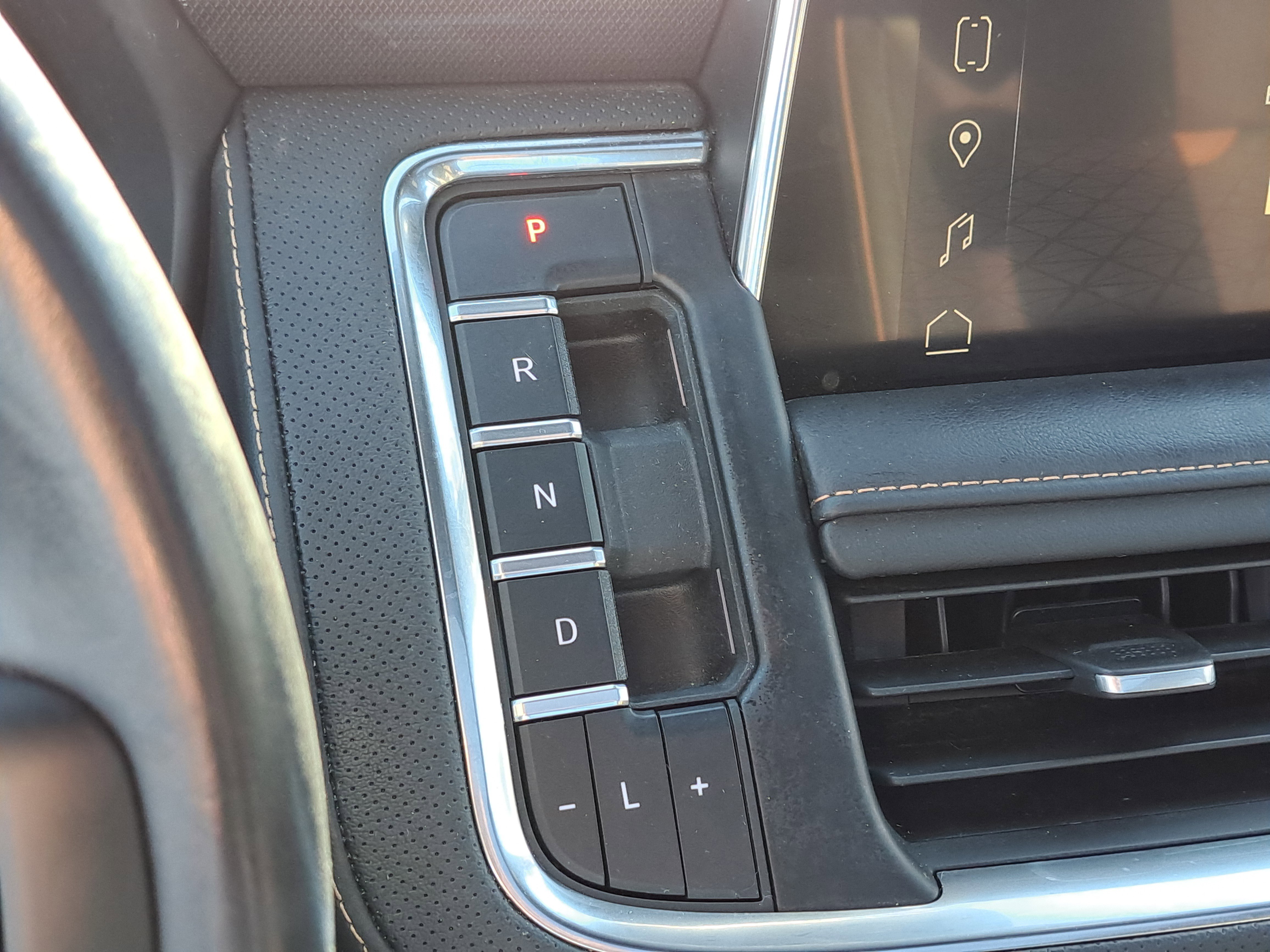 Used 2023 GMC Yukon AT4 w/ AT4 Premium Package image 27