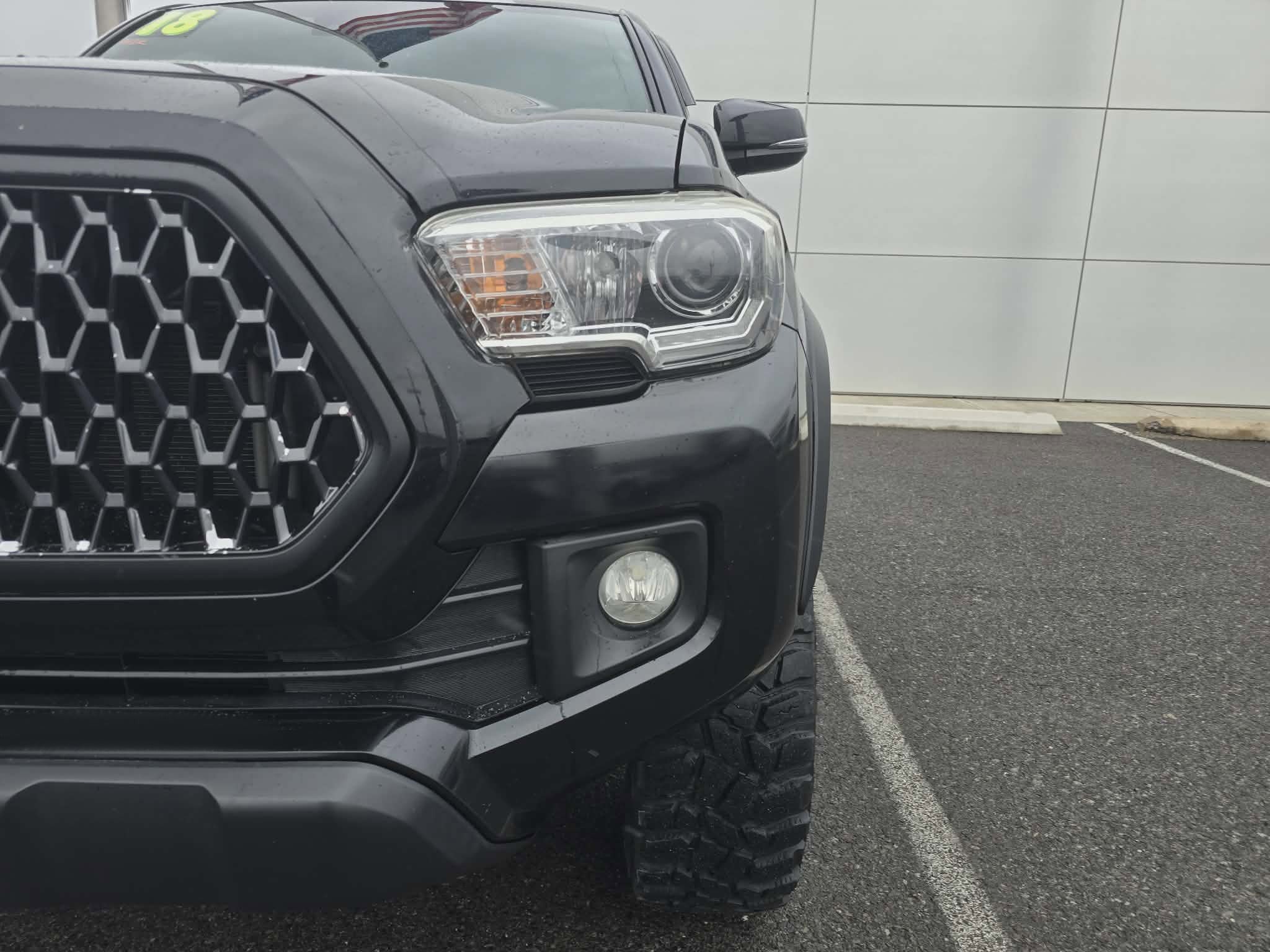 Used 2018 Toyota Tacoma TRD Off-Road image 10