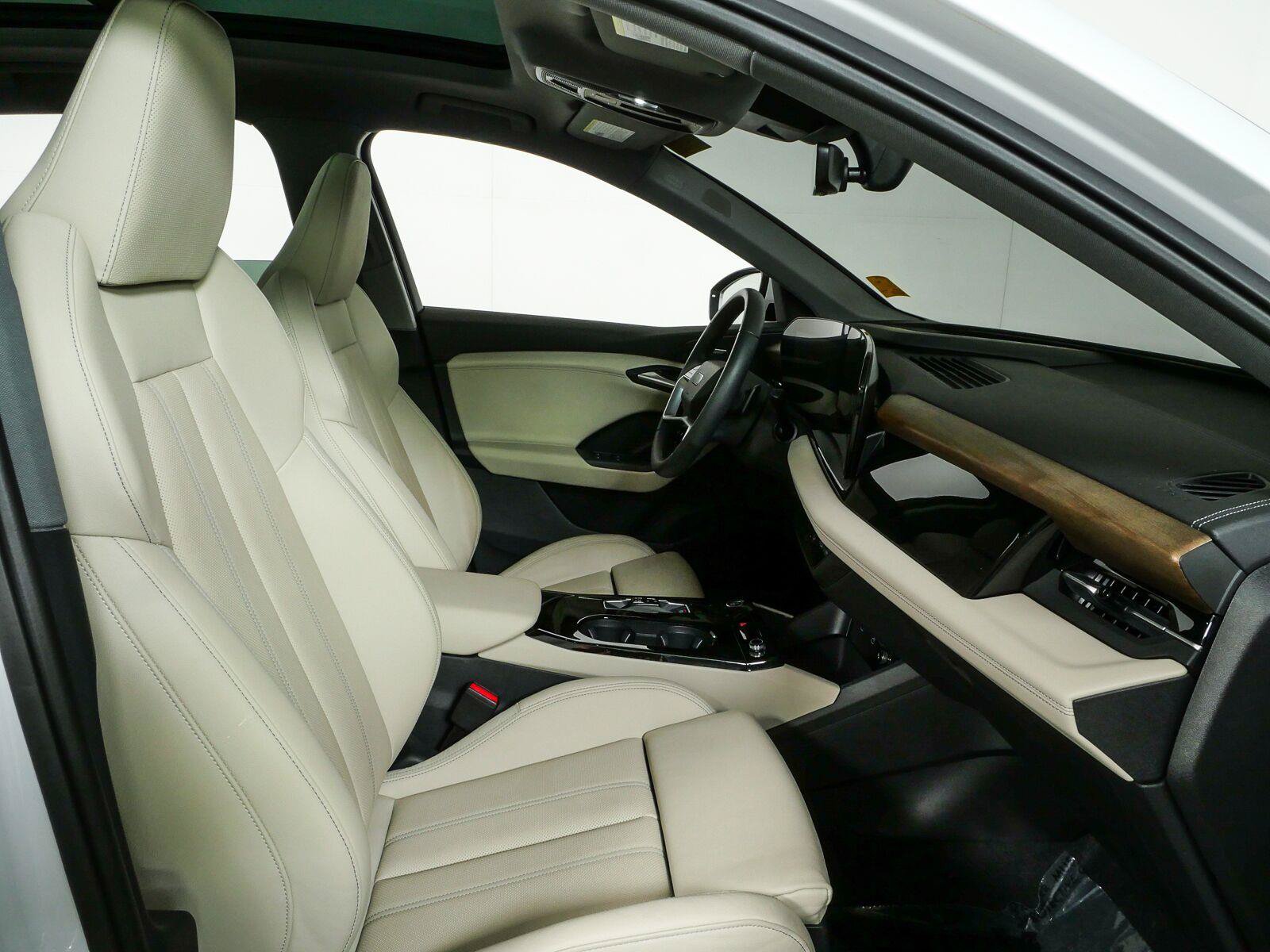 Used 2025 Audi Q6 e-tron Premium Plus w/ Premium Plus AWD/4WD image 24