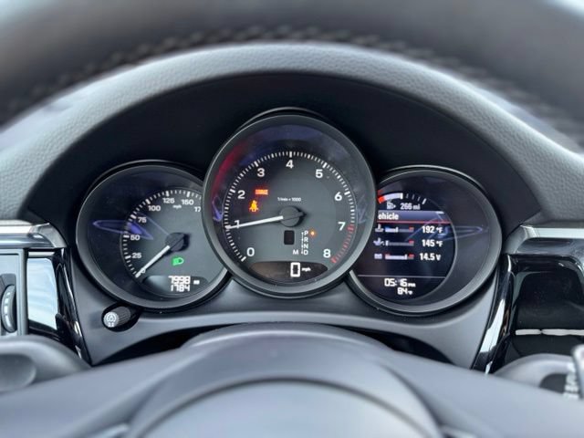 Certified 2026 Porsche Macan AWD/4WD image 22