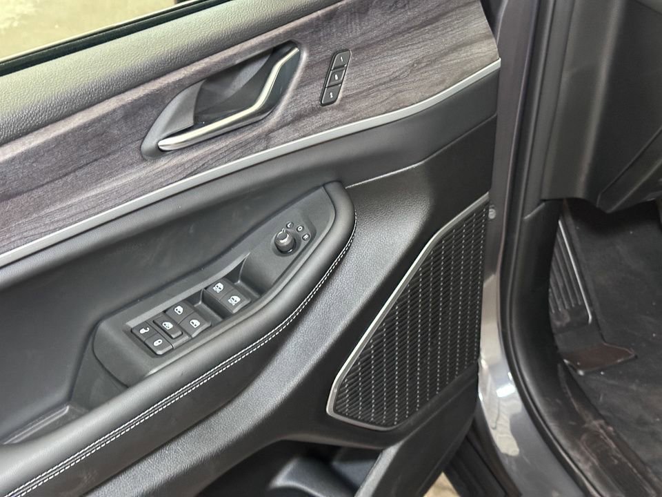 New 2025 Jeep Grand Cherokee Limited image 18