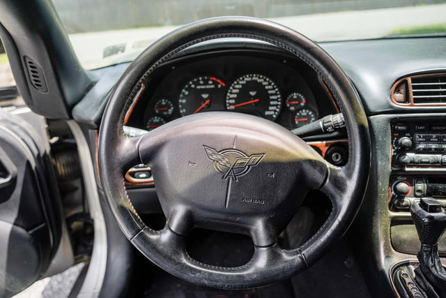 Used 2000 Chevrolet Corvette Coupe w/ Roof Pkg RWD image 41