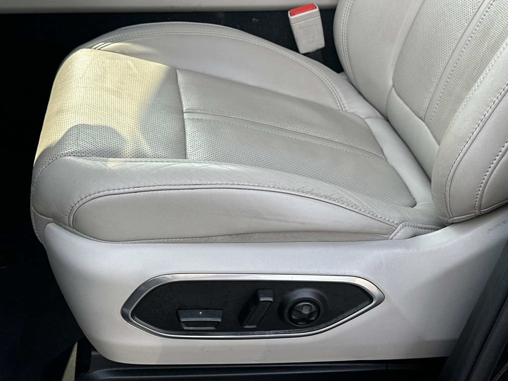 Used 2024 Jeep Wagoneer Series II w/ Flexible Seating Group RWD image 18