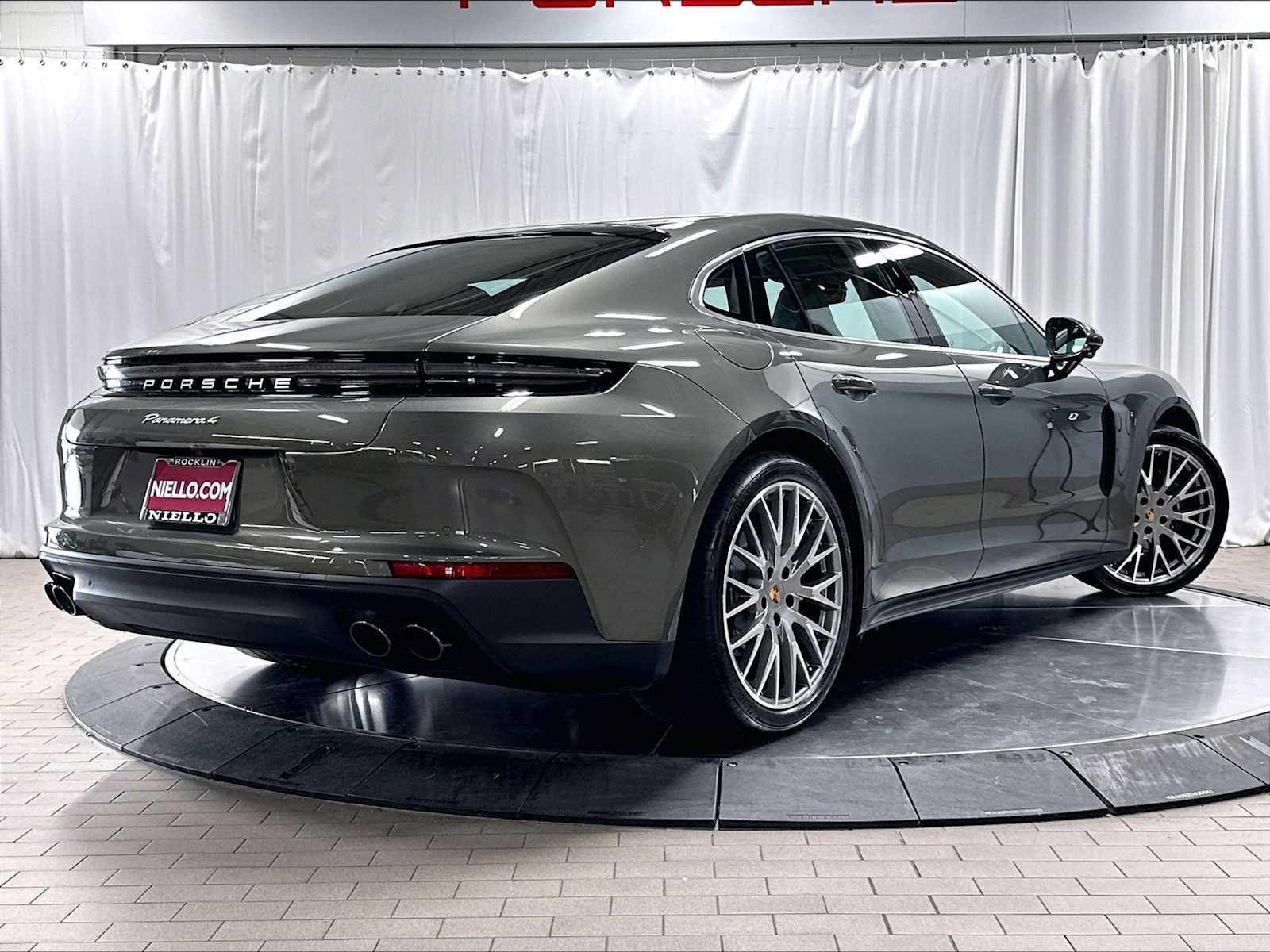 Used 2025 Porsche Panamera 4 AWD/4WD image 9