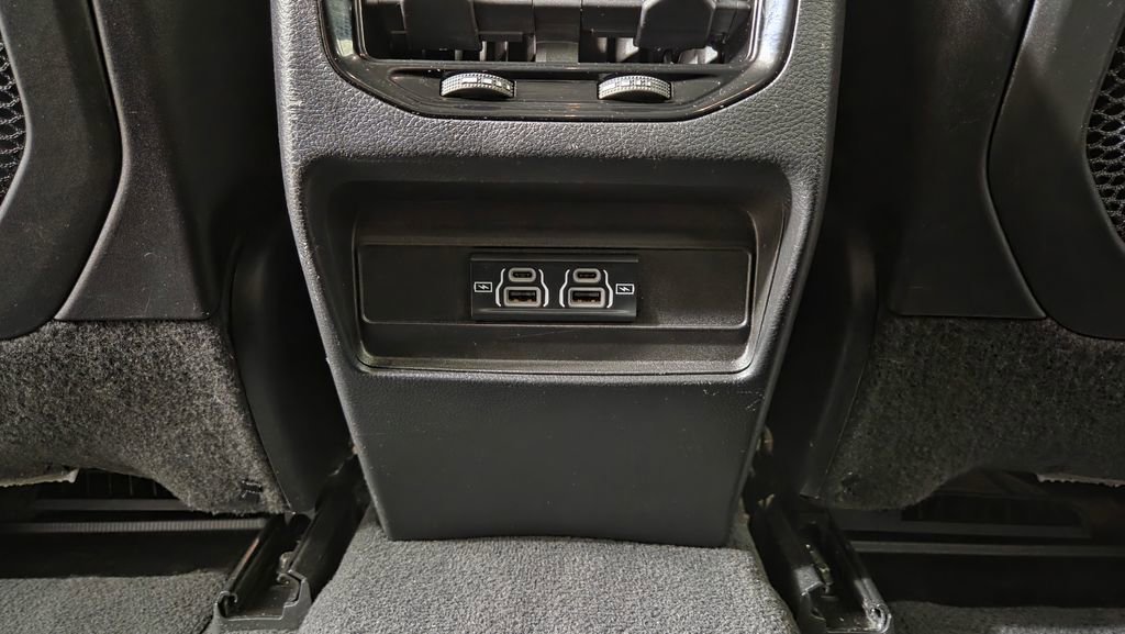 Used 2023 Jeep Grand Cherokee Laredo image 31