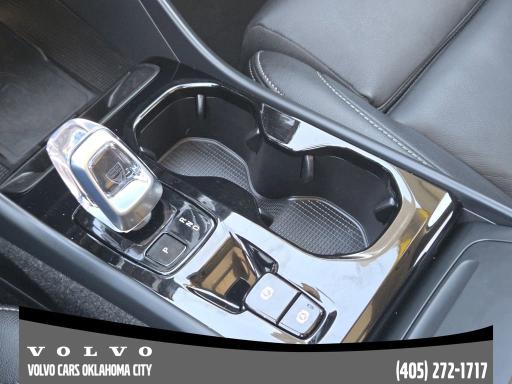 Certified 2025 Volvo XC40 B5 Plus image 19