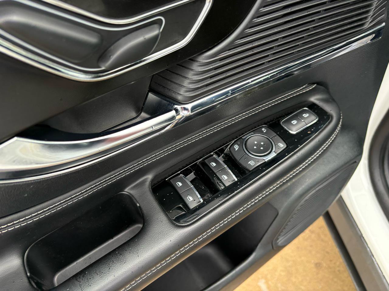 Used 2022 Lincoln Corsair AWD w/ Equipment Group 101A image 12