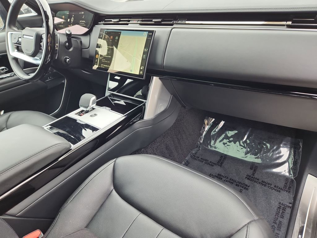 Used 2025 Land Rover Range Rover SE image 29