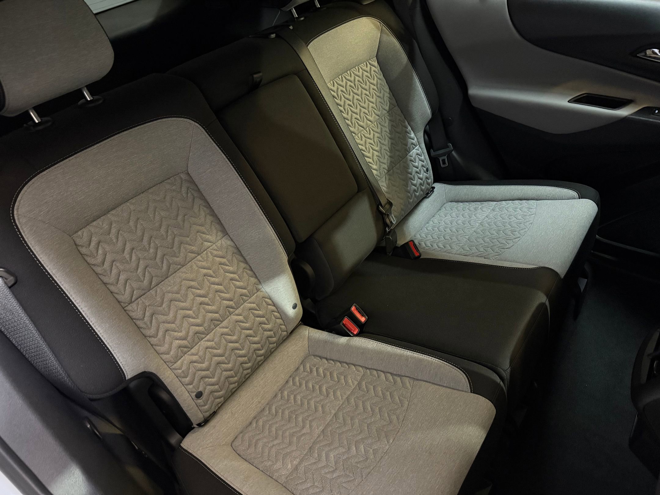 Used 2023 Chevrolet Equinox LS image 36