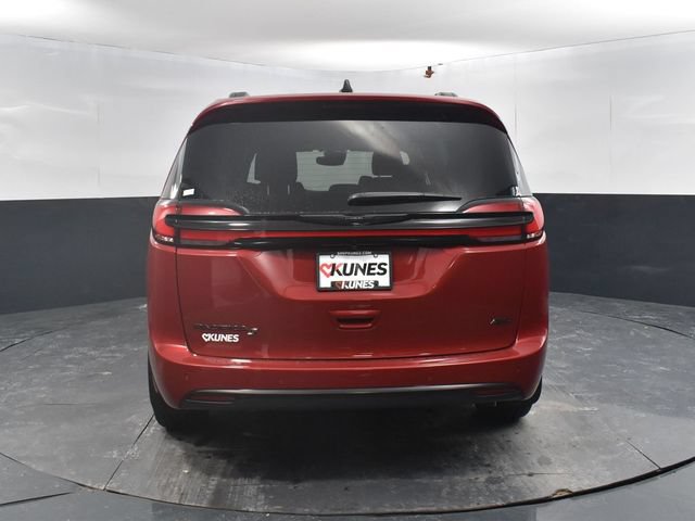 New 2026 Chrysler Pacifica Select AWD/4WD image 8