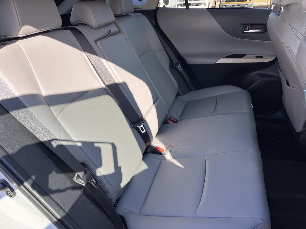 Used 2024 Toyota Venza XLE image 23