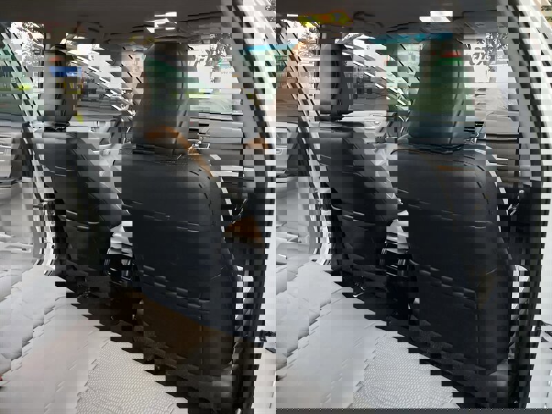 Used 2017 Toyota Camry SE image 32