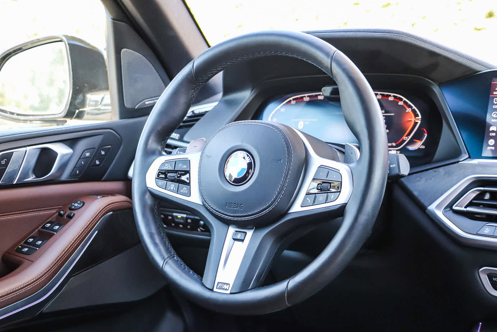 Used 2021 BMW X5 sDrive40i w/ M Sport Package RWD image 16