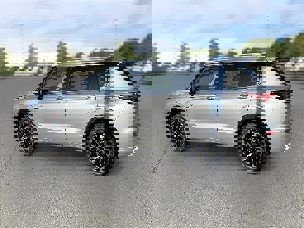New 2025 Mitsubishi Outlander SEL image 5