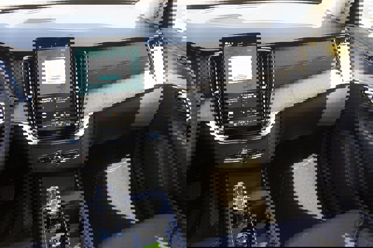 New 2025 Volvo XC90 T8 Ultra w/ Protection Package Premier image 12